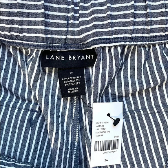 NWT Lane Bryant Mid-Rise Striped Shorts - Picture 2 of 3